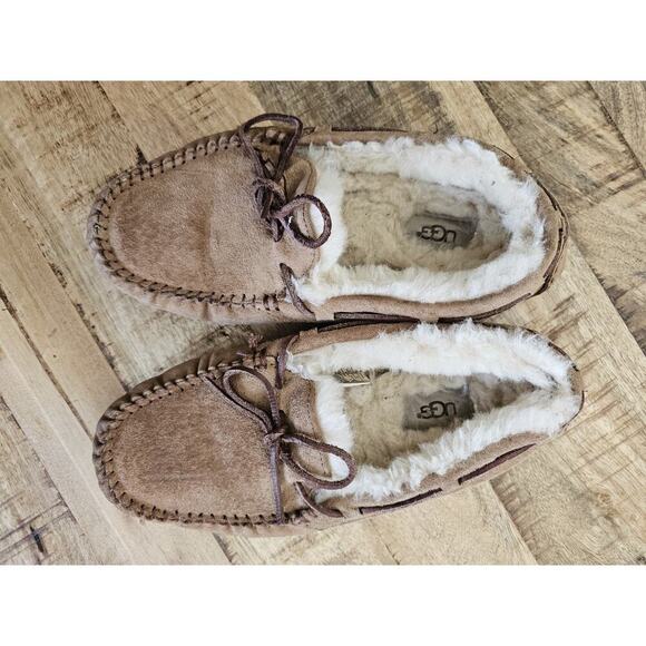 Ugg Dakota Moccasin Slippers Slip On Women's Size 9 Brown Leather - Picture 3 of 8